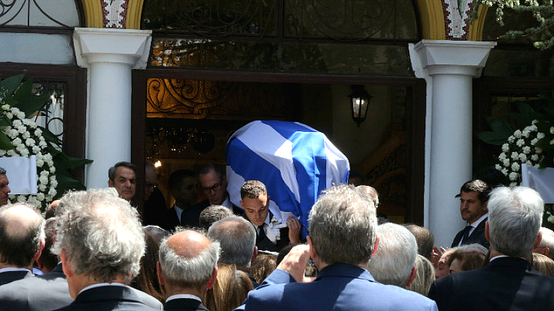 Αποχαιρετισμός στον Πέτρο Μολυβιάτη: Μια ζωή αφιερωμένη στο εθνικό συμφέρον