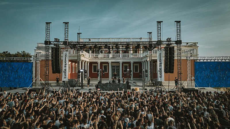Γιορτάζοντας την 10η έκδοση, το reworks agora προσκαλεί το κοινό σε ένα τριήμερο εμπνευσμένης ανταλλαγής απόψεων και μουσικής
