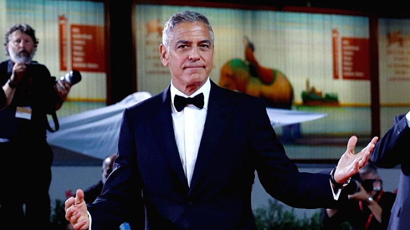 Ζωντανή μετάδοση του θεατρικού έργου «Good Night, and Good Luck» του Τζορτζ Κλούνεϊ στο CNN