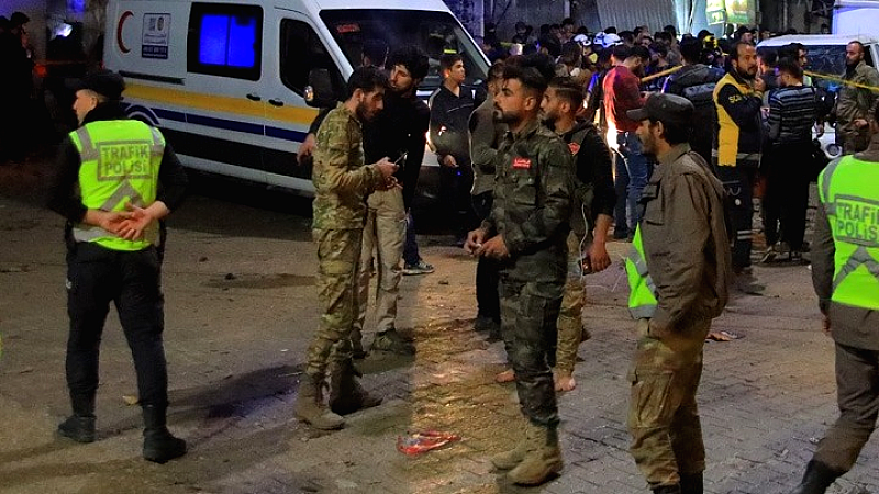 Τουλάχιστον τρεις αστυνομικοί σκοτώθηκαν στη Συρία από έκρηξη παγιδευμένου οχήματος