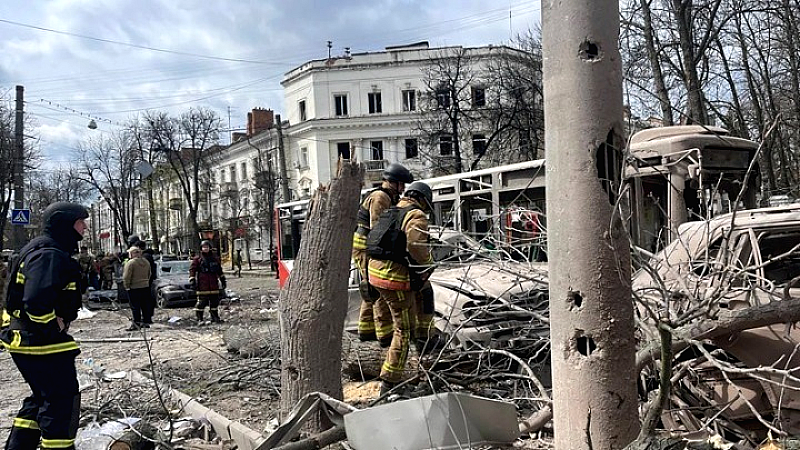 Θρήνος στο Σούμι: Τουλάχιστον 8 θάνατοι από ρωσική επίθεση σε λεωφορείο