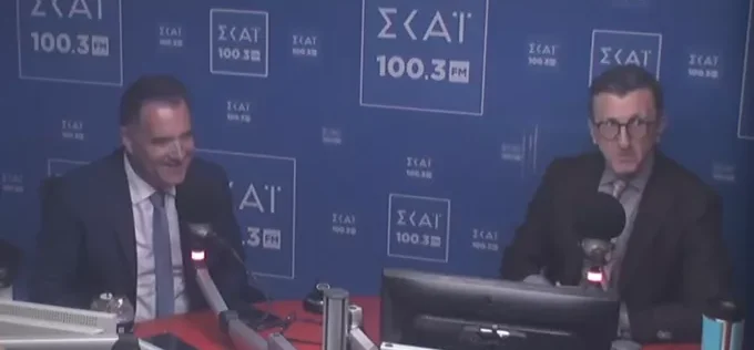 Ευχαριστημένος ο Άδωνις με την μεταμόσχευση μαλλιών: «Με εντυπωσιάζει η ανάγκη των συμπολιτών μου να ασχολούνται με τις τρίχες μου»