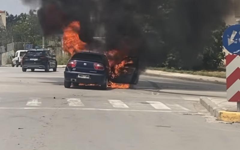 Θεσσαλονίκη: Αυτοκίνητο τυλίχτηκε στις φλόγες σε περιοχή της Καλαμαριάς (Βίντεο)