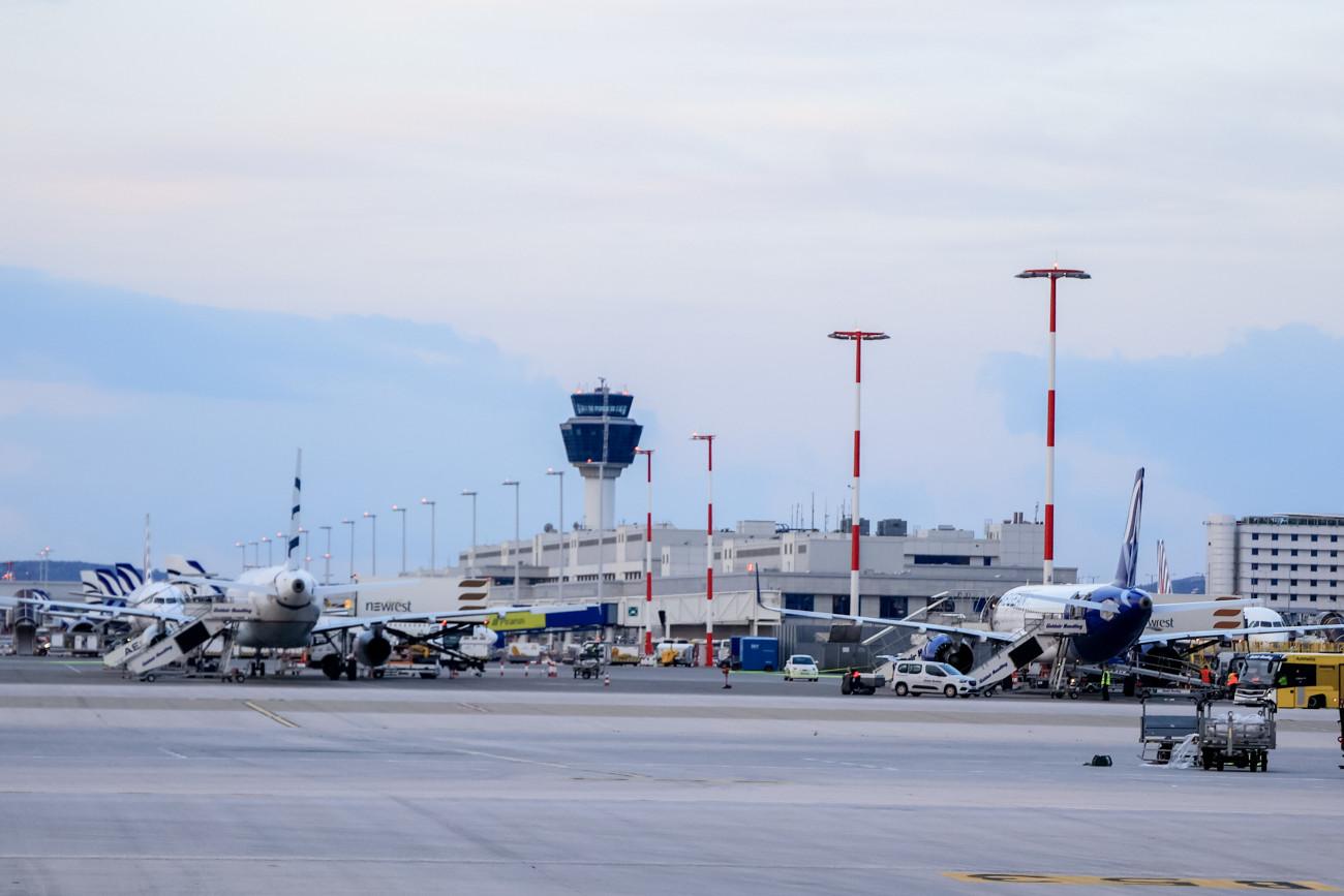 Ελ. Βενιζέλος: Μαρτύριο για τους 180 επιβάτες με τρεις ώρες αναμονής στον αεροδιάδρομο