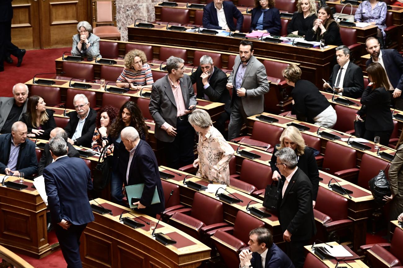 Τέλος στις συνεργασίες; Ανησυχίες για τον Τσίπρα και οι ίσες αποστάσεις του Γερουλάνου από ΣΥΡΙΖΑ και ΝΔ