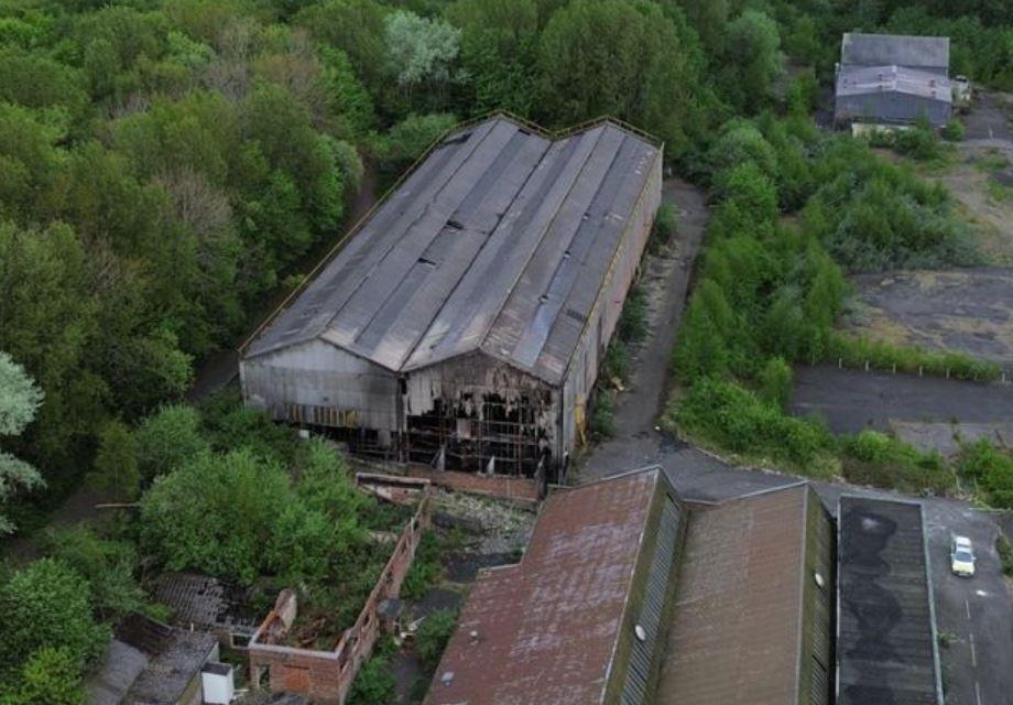 Δεκατέσσερα παιδιά υπό έρευνα για ανθρωποκτονία σε παλιό εργοστάσιο στο Ηνωμένο Βασίλειο