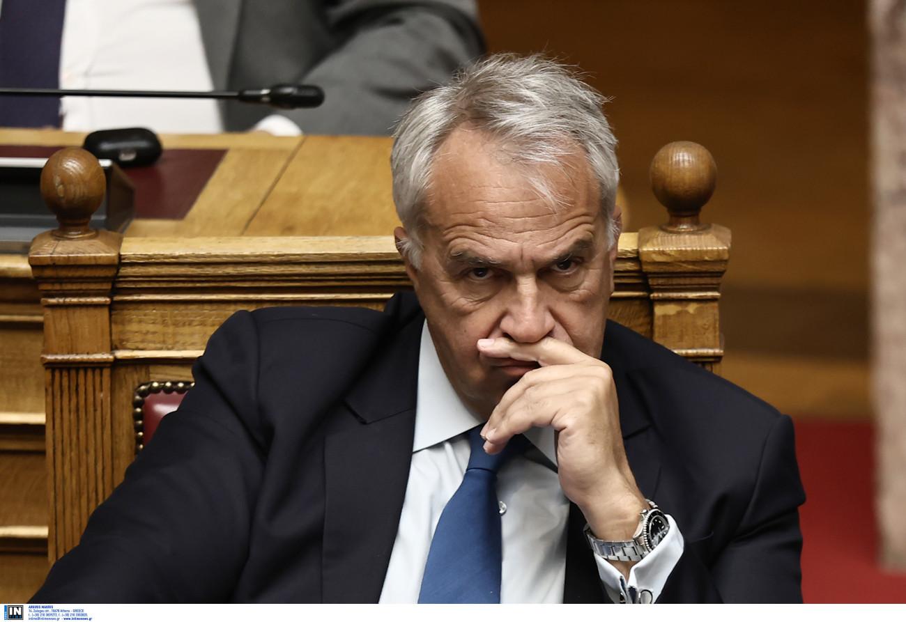 Κλίνατε δεξιότερα: Σκληρές ρυθμίσεις για μετανάστες προαναγγέλλει ο Βορίδης