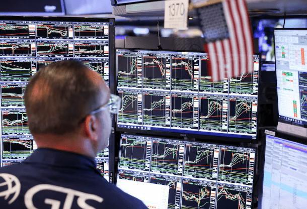 Με το βλέμμα στη Fed η Wall Street
