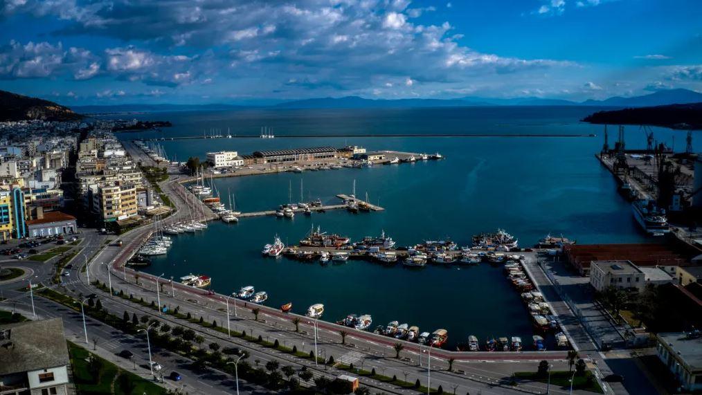 Βόλος: Έντονη δυσοσμία στο λιμάνι και δειγματοληψίες για τη ρύπανση