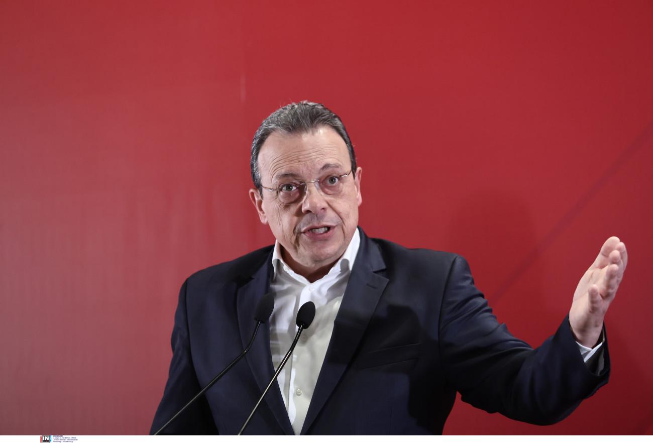 Φάμελλος: Ειδικός φόρος στις τράπεζες για την επιστροφή 4,7 δισ. στις μικρομεσαίες επιχειρήσεις