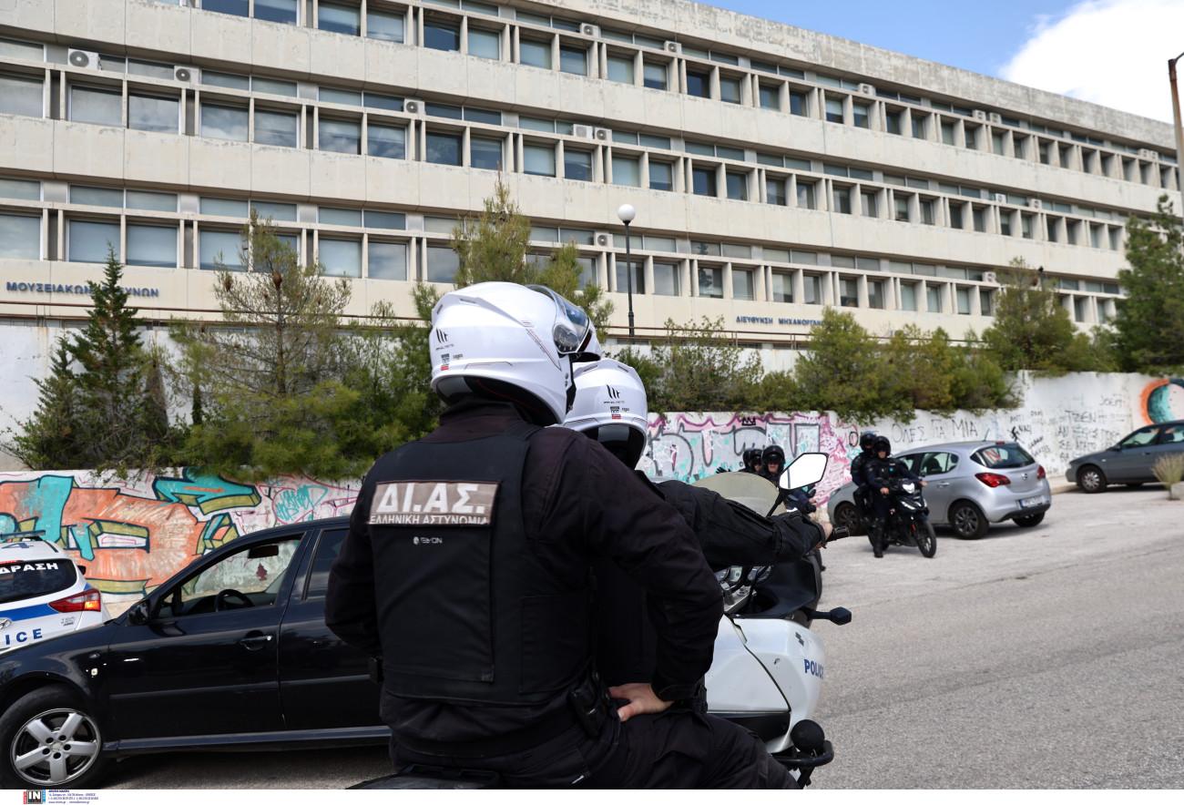 Νέο βίντεο αποκαλύπτει επεισόδια στην Πολυτεχνειούπολη – Ταυτοποιήθηκε ο δράστης της επίθεσης στην υπάλληλο του κυλικείου