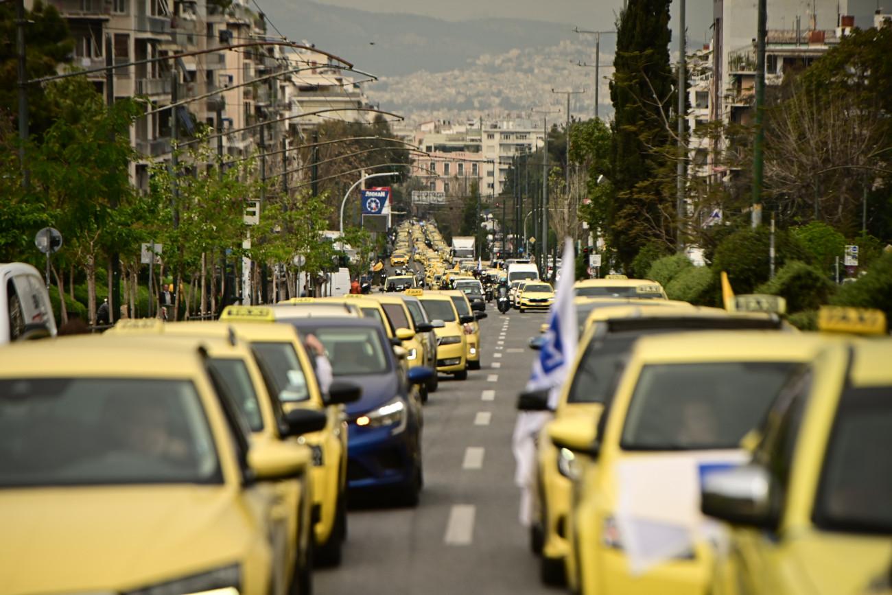 Καραμέρος: Ο Κυρανάκης ακύρωσε τις συμφωνίες ταξί με την κυβέρνηση και πρότεινε αμφιλεγόμενη επιδότηση