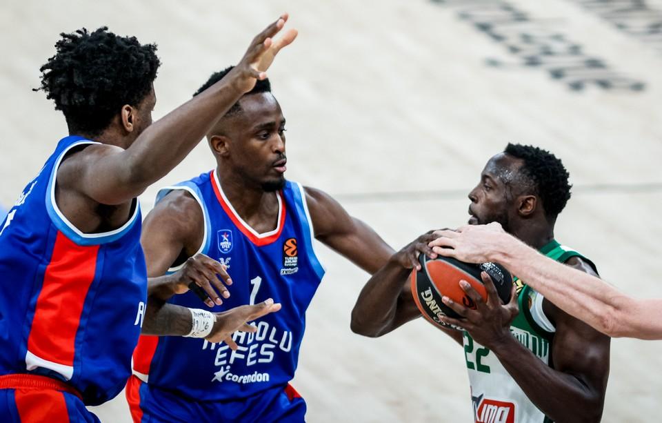 Η Εφές προετοιμάζεται για το Game 5 με μοναδική απουσία τον Μπομπουά