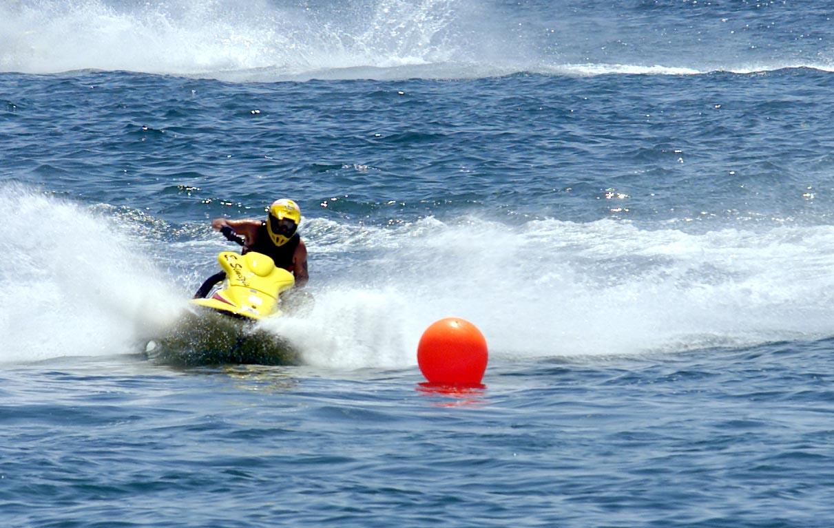 Αττική: Απαγόρευση θαλάσσιων σπορ και jet ski το καλοκαίρι στις παραλιακές περιοχές