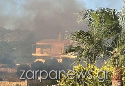 Φωτιά στην περιοχή Καλαθάς Χανίων κοντά σε κατοικίες