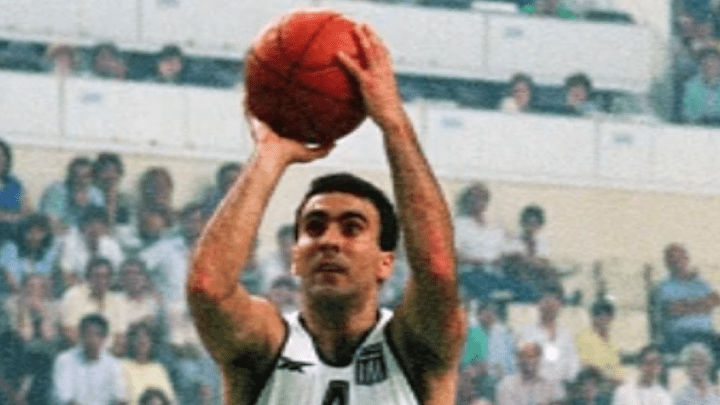 Νίκος Γκάλης: Σαν σήμερα το 1980, φόρεσε για πρώτη φορά τη γαλανόλευκη φανέλα