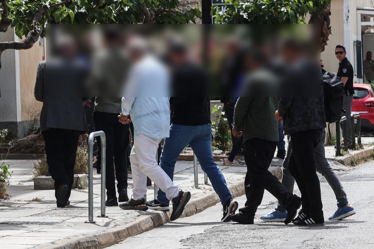 Ποινική δίωξη σε βάρος μελών του κυκλώματος κτηματολογικών γραφείων – Αναζητούνται 60 άτομα