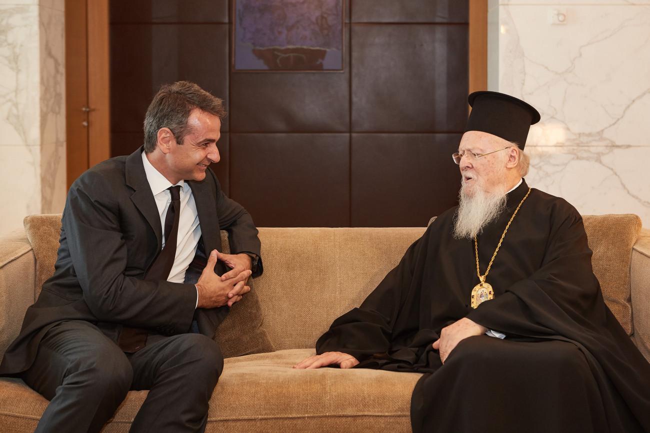 Συνάντηση του Μητσοτάκη με τον Οικουμενικό Πατριάρχη στο Μέγαρο Μαξίμου