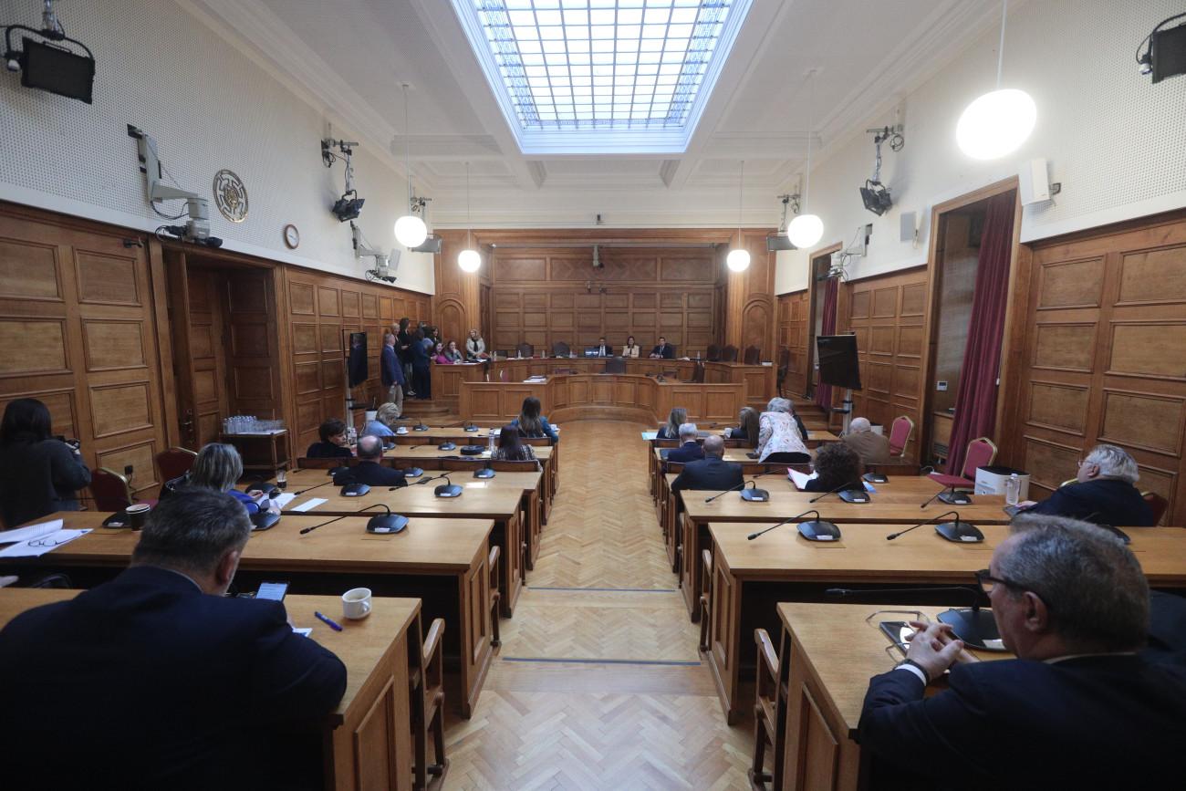Η επικοινωνία Χαρίτση με την αντιπολίτευση, η προανακριτική επιτροπή για τα Τέμπη και ο ρόλος του Δούκα