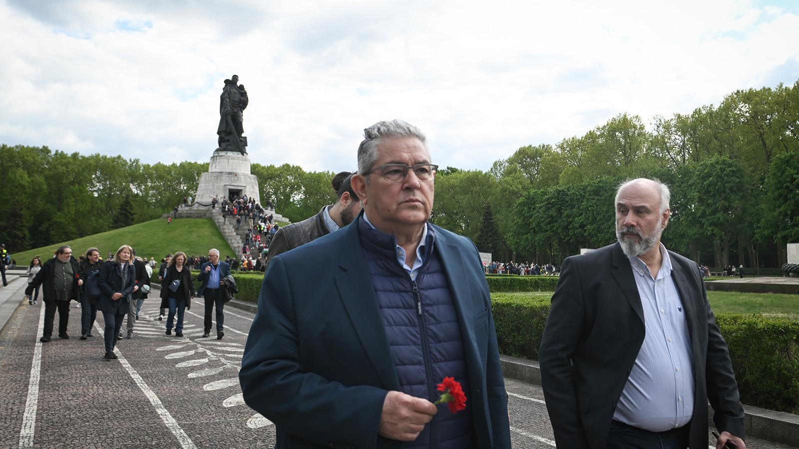 Κουτσούμπας: Τιμούμε τους εκατομμύρια νεκρούς του μεγάλου αντιφασιστικού αγώνα – Καμία υποχώρηση στις αρχές και τα ιδανικά μας
