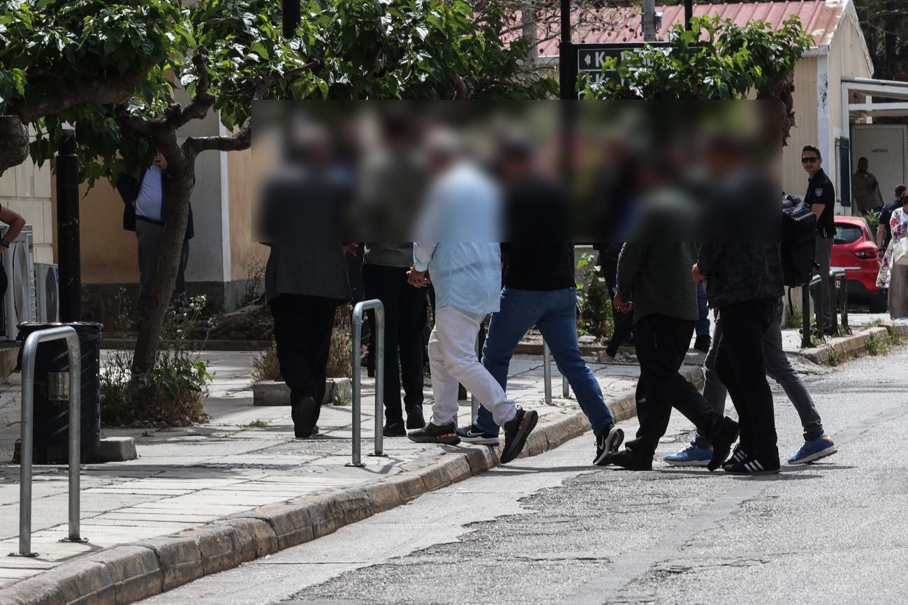 Τρεις συλληφθέντες για την υπόθεση διαφθοράς στα κτηματολογικά γραφεία
