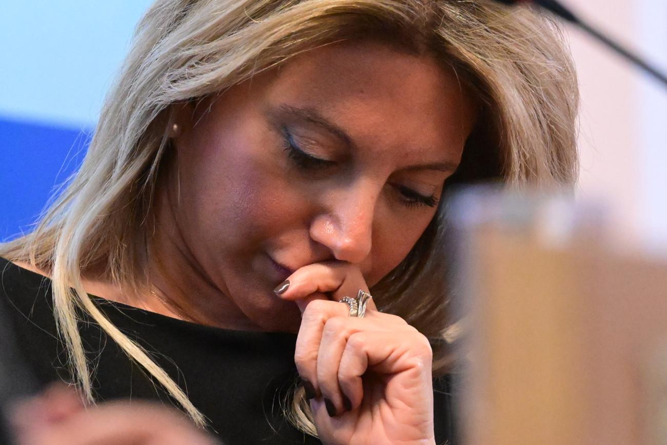Καρυστιανού: Απανωτά σκάνδαλα και αιχμές κατά Τζιτζικώστα