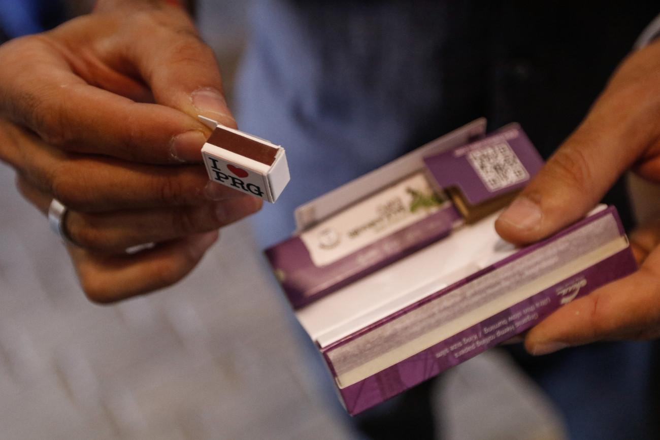 Δύο νεαροί οδηγήθηκαν στο αυτόφωρο για κατοχή κάνναβης – Μητέρα κατήγγειλε την κόρη της