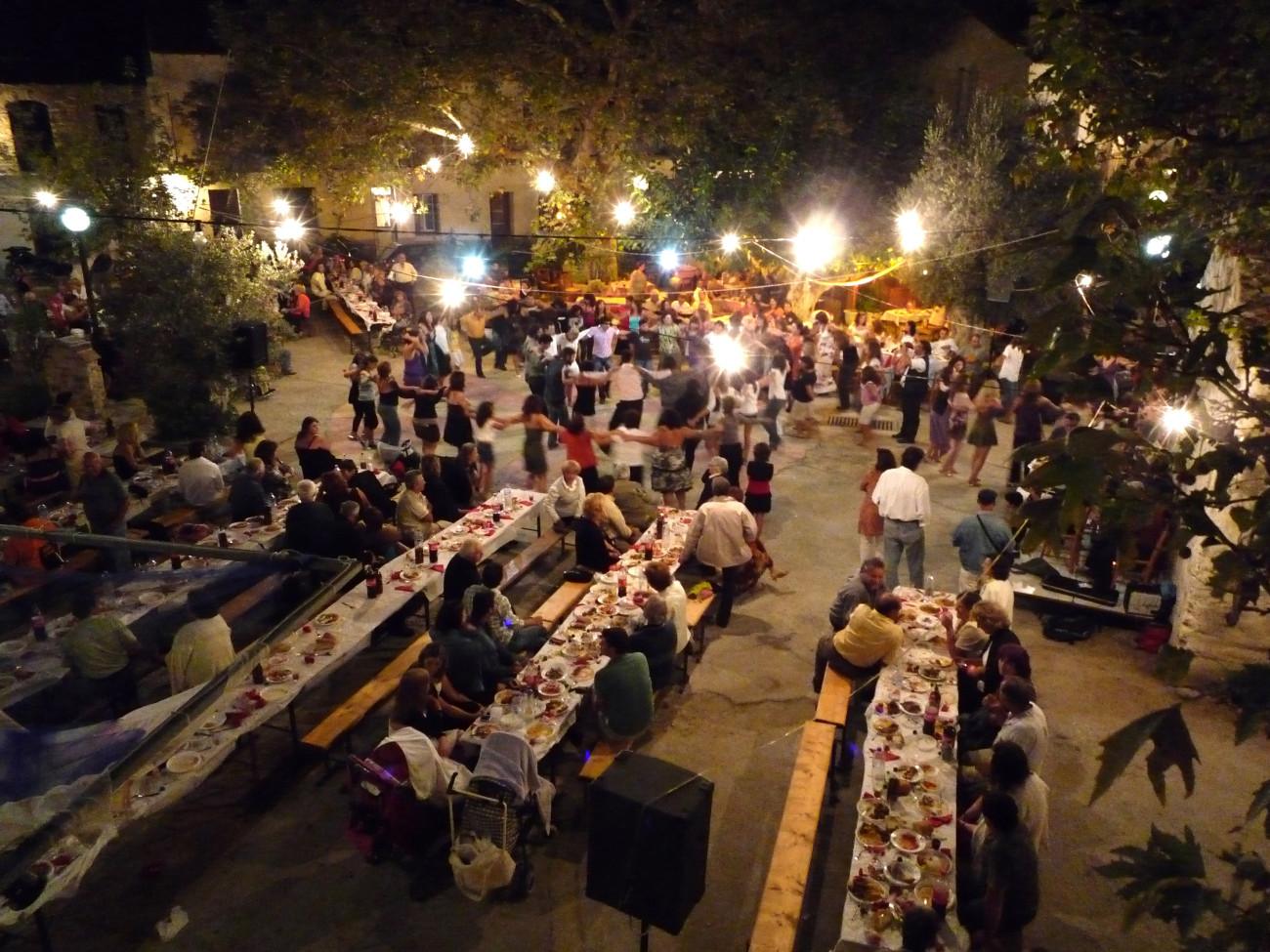 Κυβέρνηση για ψησταριές σε πανηγύρια: Αποσαφήνιση για την απουσία νέας νομοθετικής ρύθμισης
