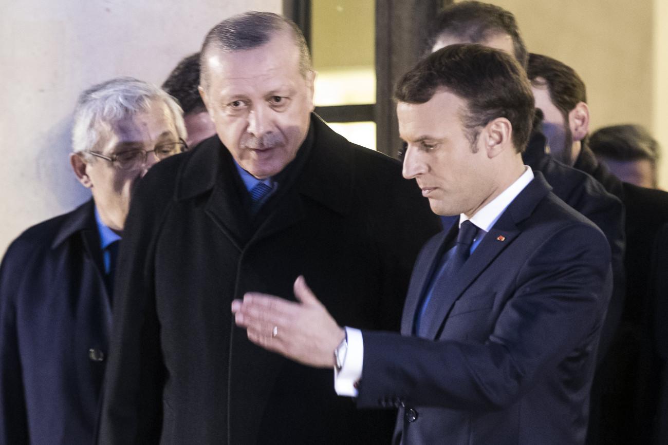 Επικοινωνία Μακρόν – Ερντογάν για την ειρηνική λύση στην Ουκρανία