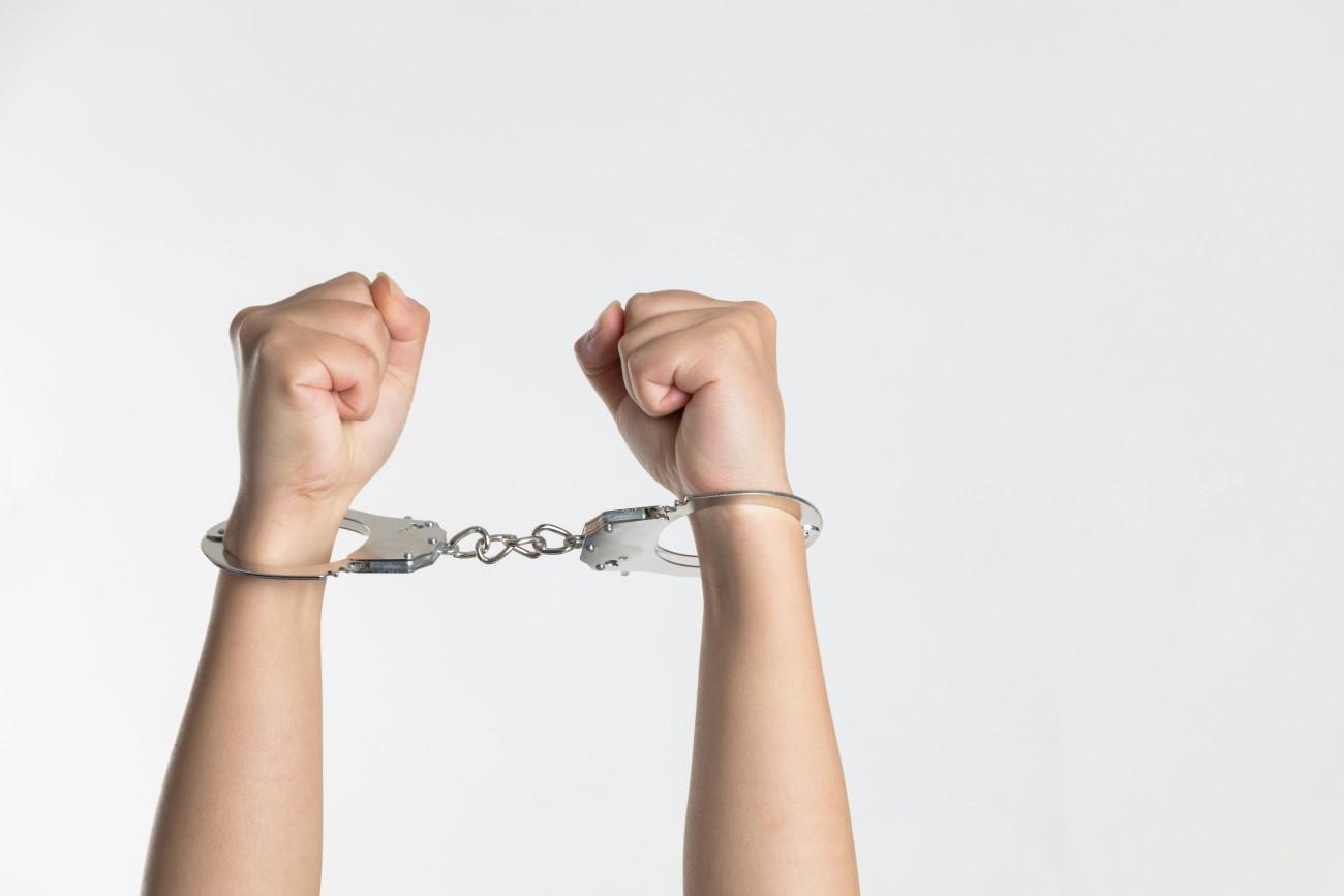 Σύλληψη 55χρονου στο αεροδρόμιο Ελευθέριος Βενιζέλος με 2,8 κιλά κοκαΐνης κρυμμένα σε αποξηραμένες γαρίδες