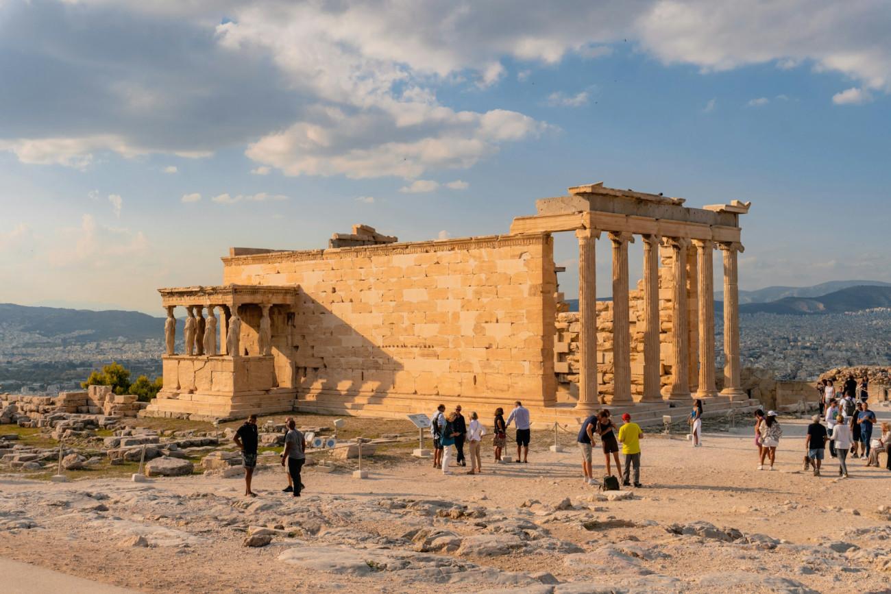 Τράπεζα της Ελλάδος: Αυξήθηκαν οι τουρίστες, αλλά μειώθηκε η μέση διάρκεια παραμονής
