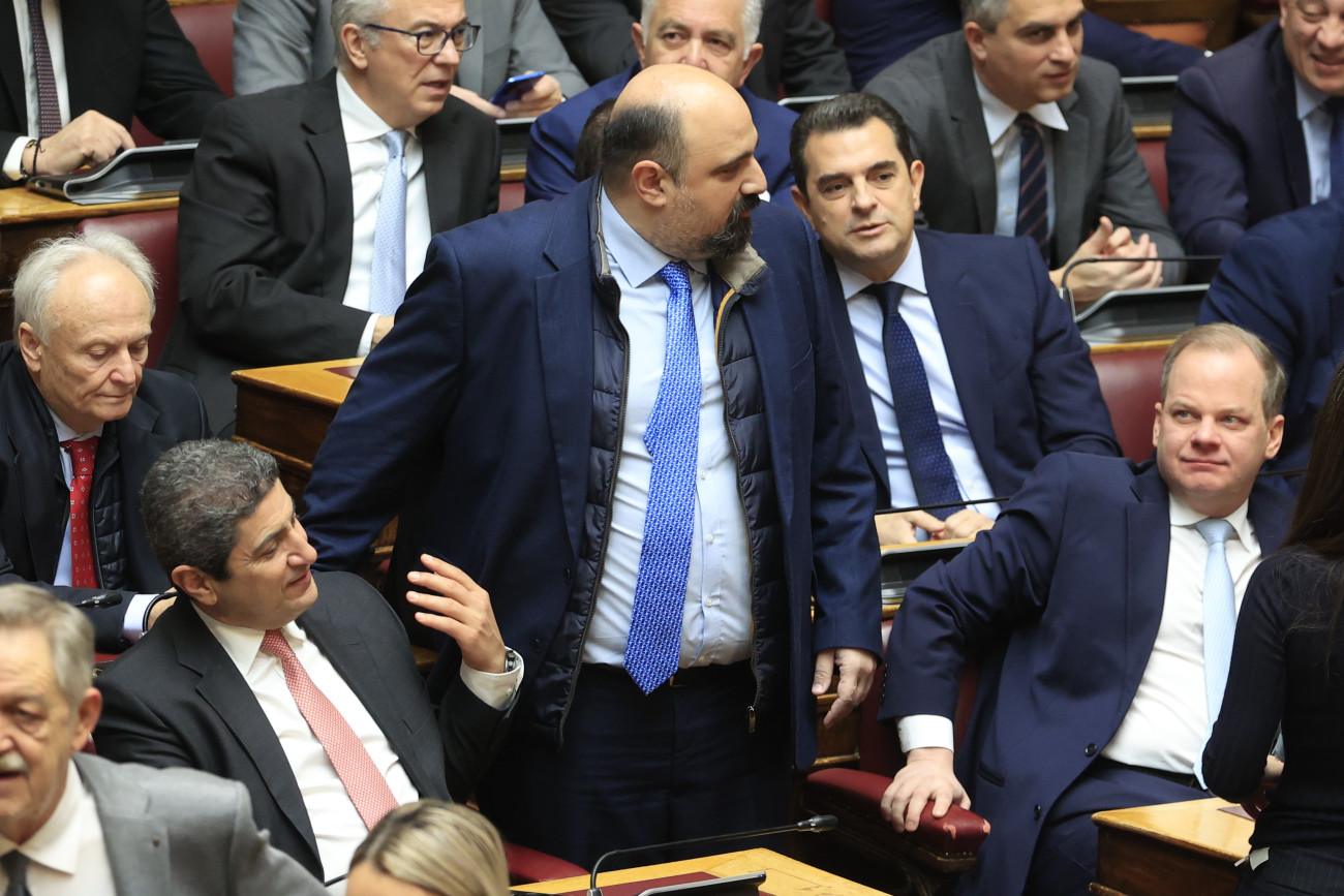 Βουλή: Κληρώνει το Δικαστικό Συμβούλιο για τον Τριαντόπουλο, σε εξέλιξη η προανακριτική για τον Καραμανλή