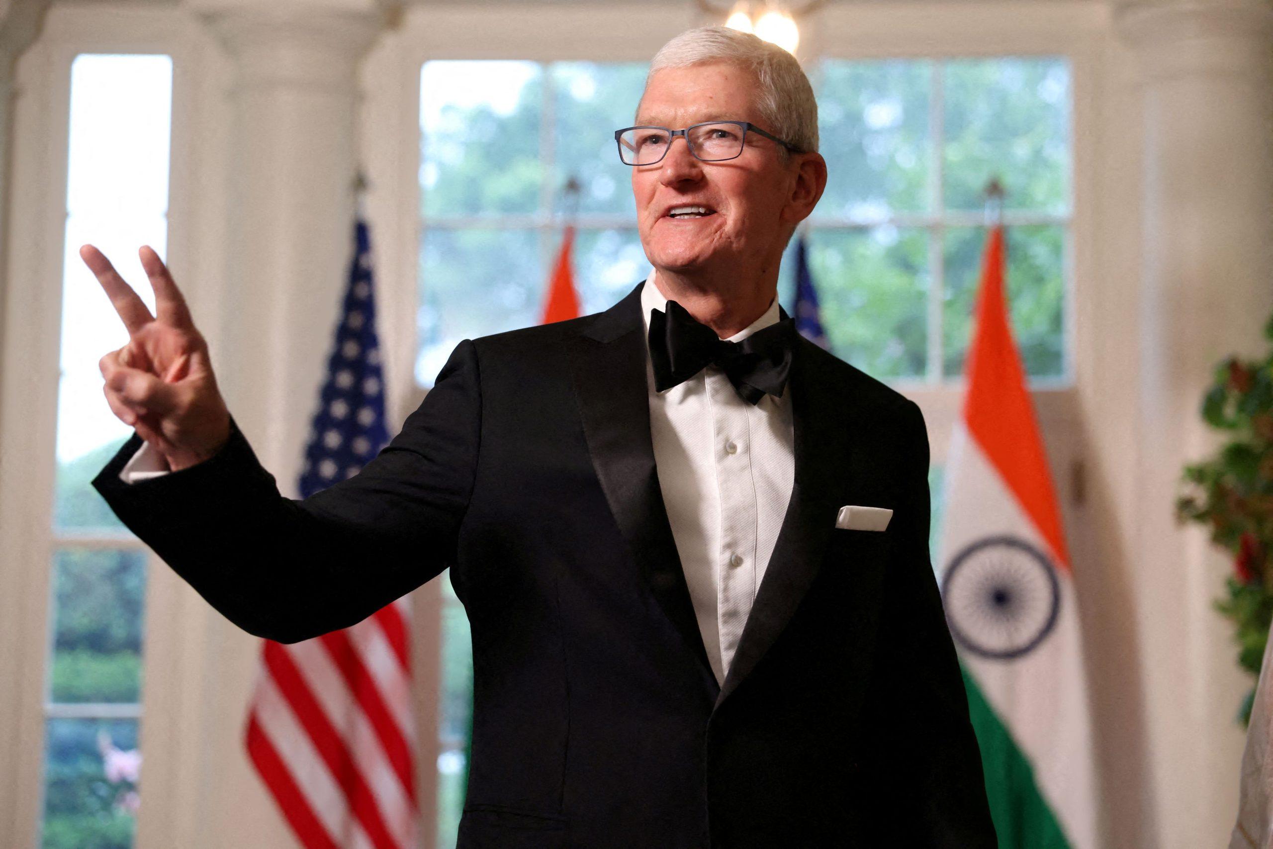 Τι ζήτησε ο Τραμπ από τον CEO της Apple μετά την αναστολή των δασμών με την Κίνα