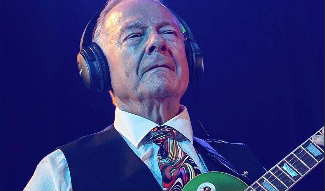 Ο Ρόμπερτ Φριπ, κιθαρίστας των King Crimson, αναρρώνει από καρδιακή προσβολή και αναβάλλει τα μουσικά του σχέδια