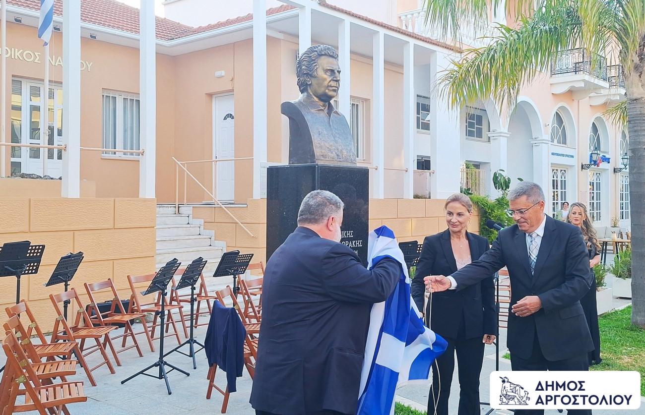 Ο Μίκης επιστρέφει στο Ιόνιο με την τοποθέτηση προτομής στο Αργοστόλι