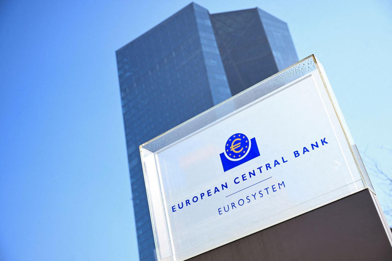 EKT: Η αβεβαιότητα αποτελεί τη νέα βεβαιότητα – Τρία εναλλακτικά σενάρια για την οικονομία της Ευρωζώνης