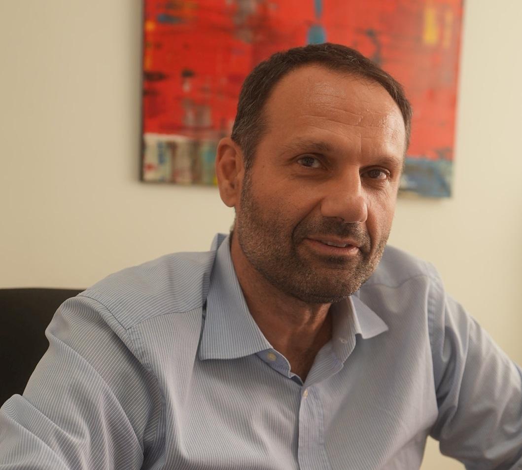 Το Κίνημα Δημοκρατίας διαψεύδει τις φήμες για απόλυση του Μανώλη Καπνισάκη