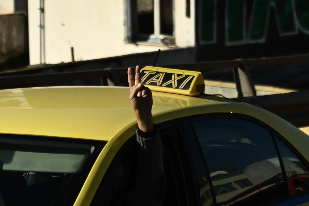 Κινητοποίηση του ΣΑΤΑ στο Ελ. Βενιζέλος για παράνομη πιάτσα