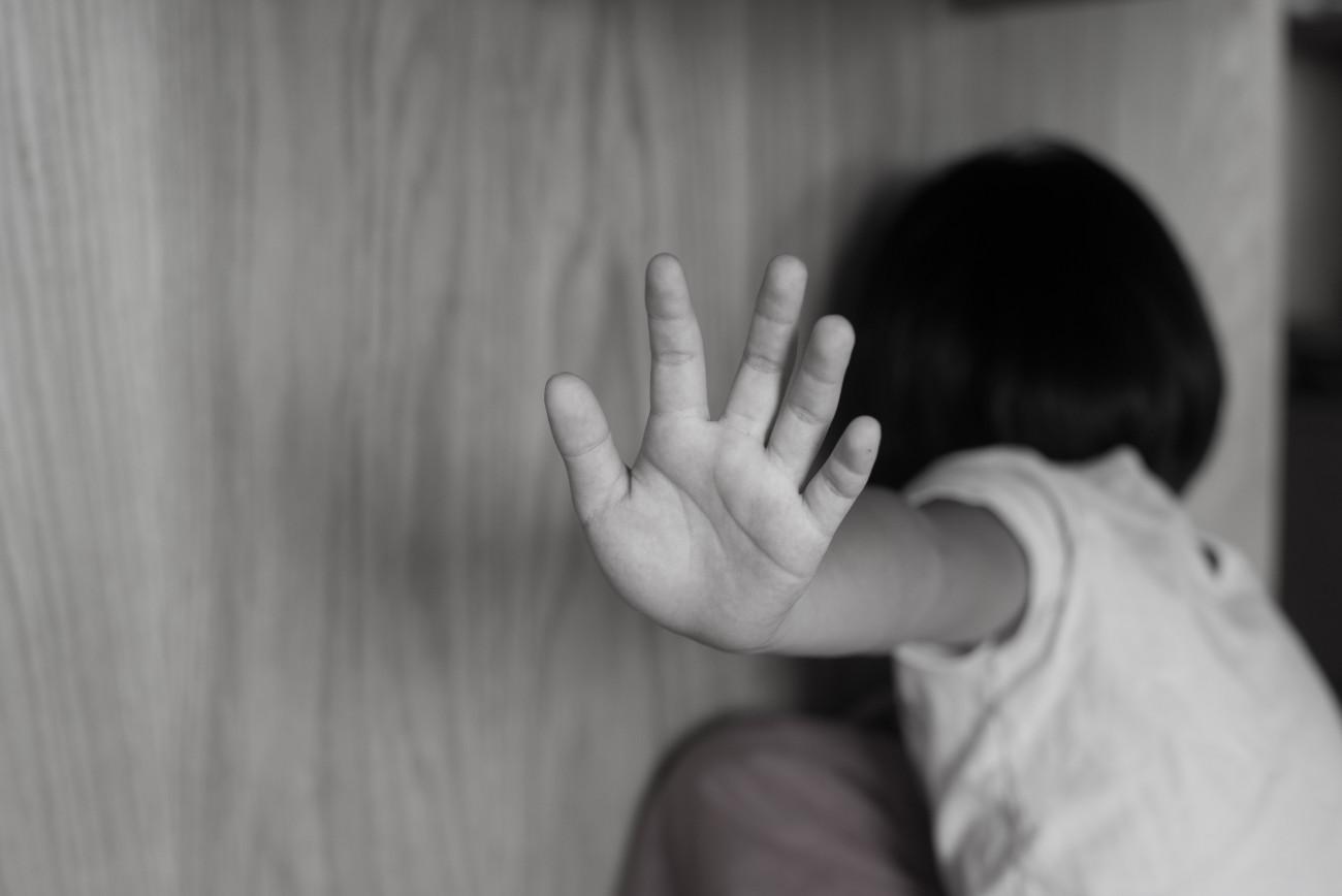 Πάτρα: Ο εφιάλτης μιας 15χρονης κοπέλας – Ο νονός της την κακοποιούσε