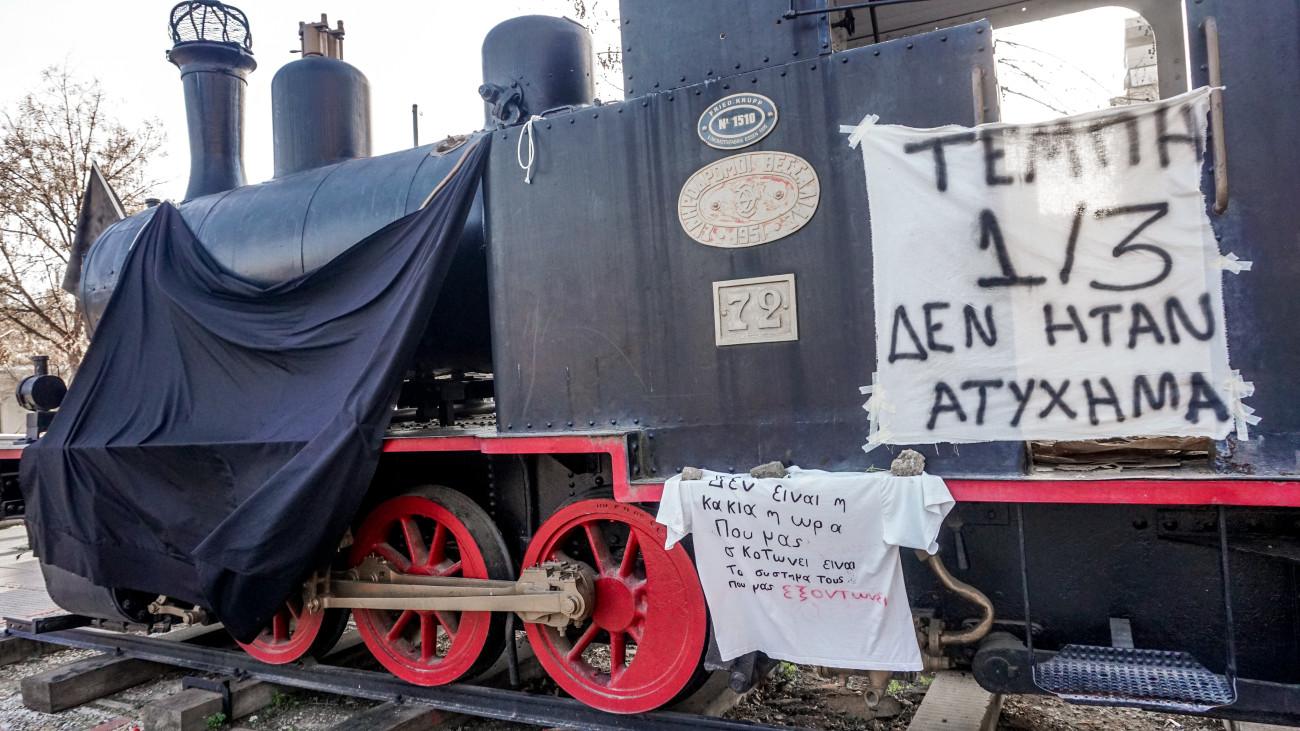 Τέμπη: Αβεβαιότητα και κενά μετά το πόρισμα Καρώνη