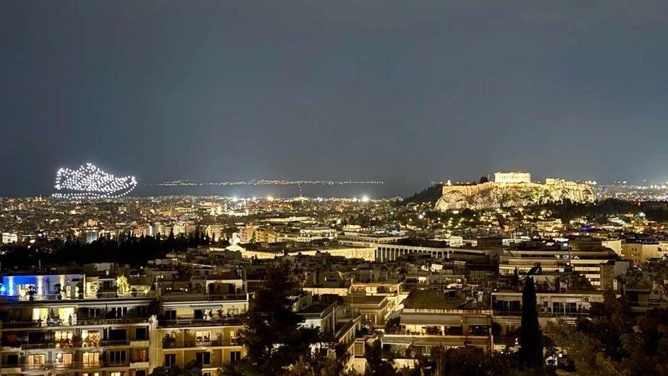 Εξηγήσεις ζητά ο Πιερρακάκης για το drone show στο Ζάππειο με φόντο την Ακρόπολη