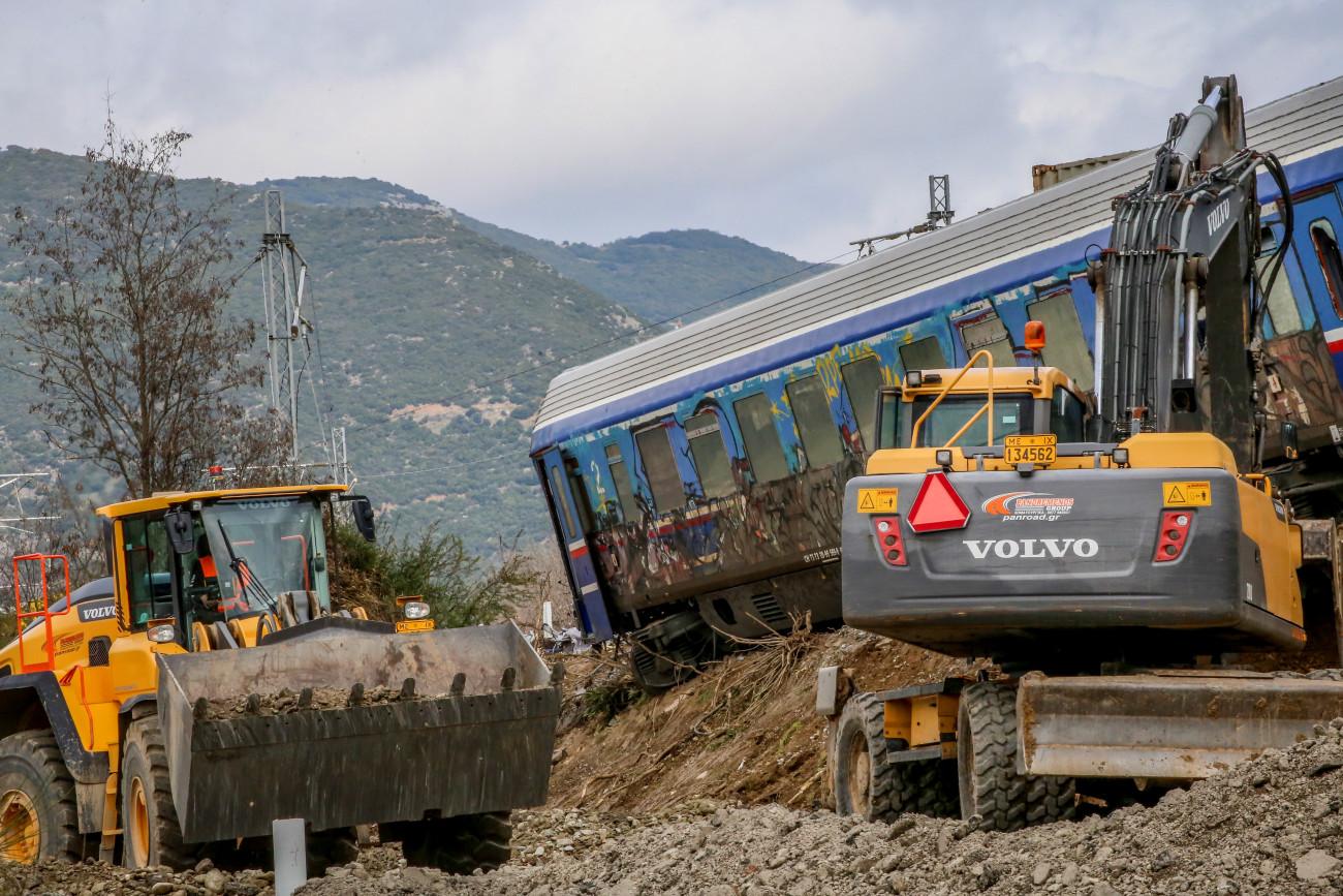 Αμφισβητήσεις για το πόρισμα Καρώνη σχετικά με την τραγωδία στα Τέμπη