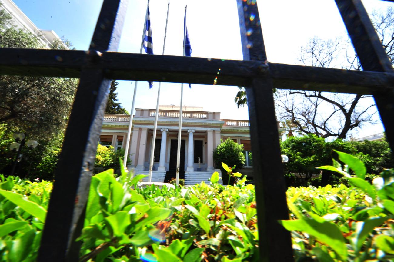 Η πολιτική στρατηγική του Μαξίμου και η διάκριση στις τάξεις των βουλευτών