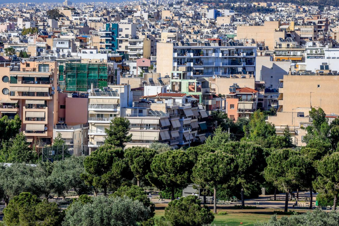 Ανοδικές τάσεις στις τιμές οικοπέδων στην Αττική: Ελκυστική αγορά για επενδυτές, απρόσιτη για τα νοικοκυριά