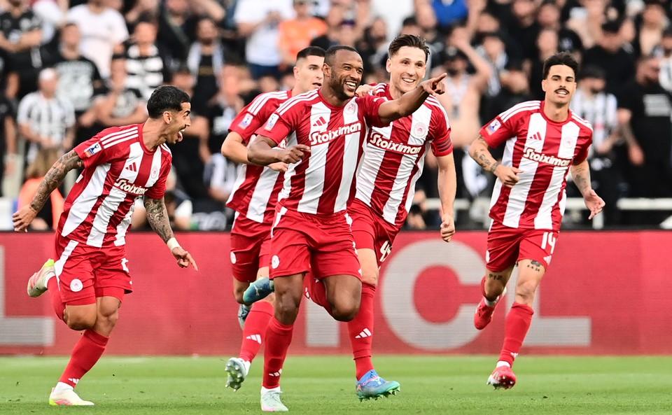 ΟΦΗ – Ολυμπιακός 0-2: Ένας θρυλικός τίτλος στο πλαίσιο των 100 χρόνων ιστορίας