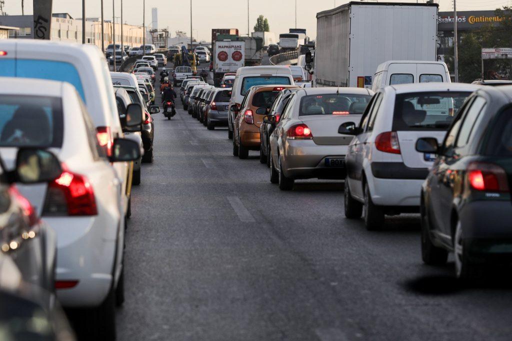 Κλειστή η έξοδος Πεντέλης στην Αττική Οδό λόγω φωτιάς σε όχημα – Μεγάλες καθυστερήσεις