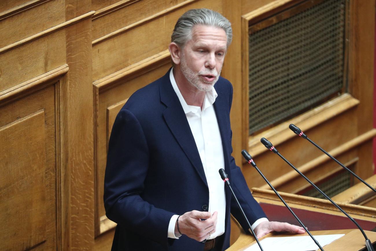 Γερουλάνος: Η κυβέρνηση καταδιώκεται από τον φόβο της αποδυνάμωσης
