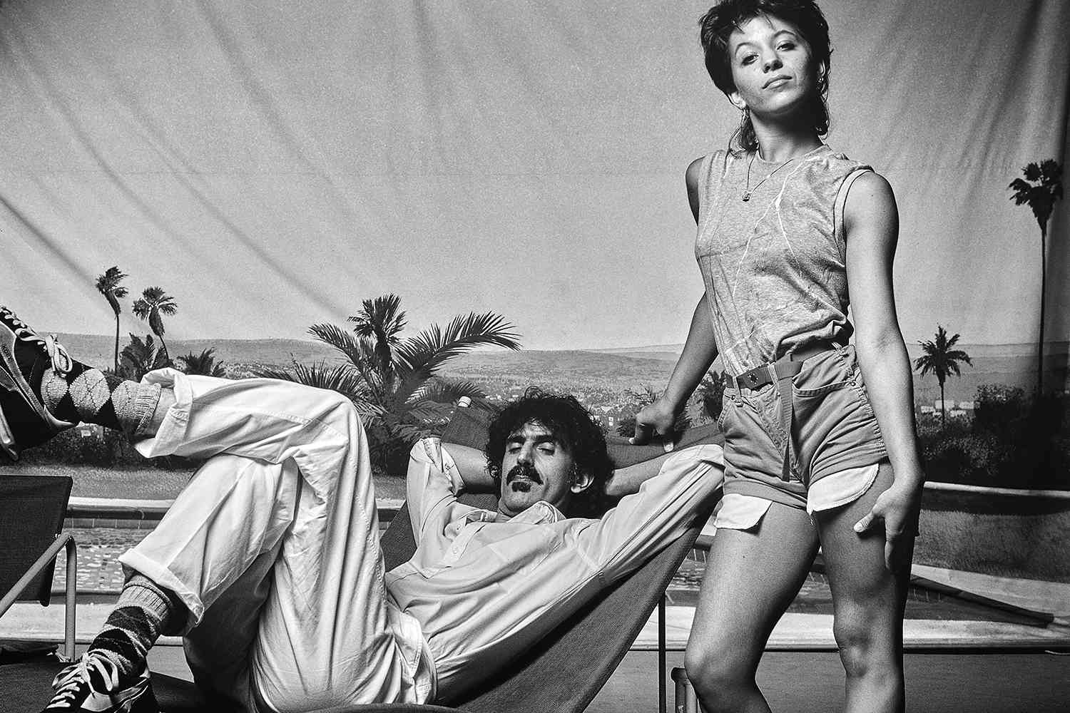 Τέχνη οργίων, ερωμένες στο ίδιο σπίτι κι ένα όπλο  Το να είσαι η έφηβη κόρη του Φρανκ Ζάπα ήταν εφιάλτης