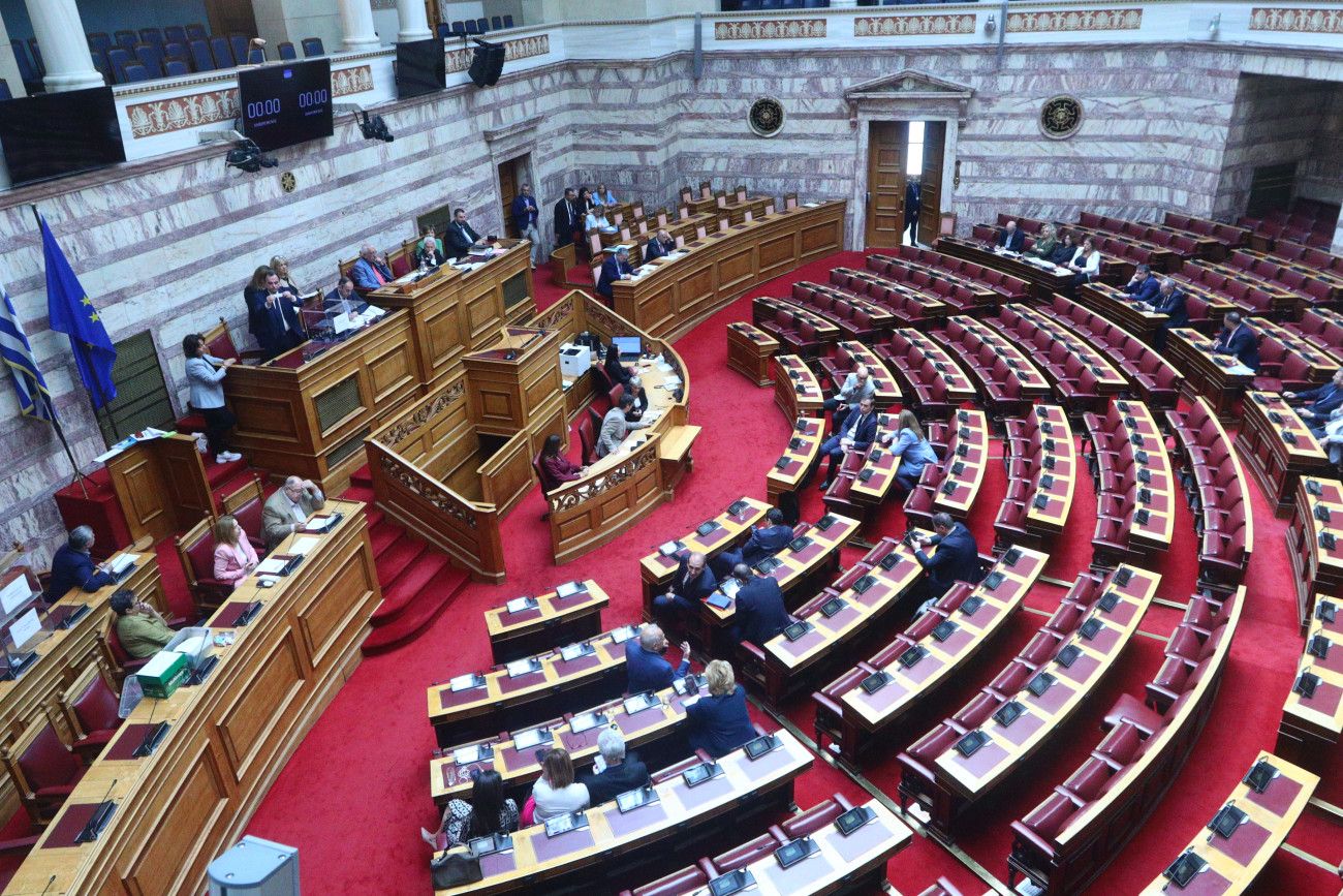 Συγκρούσεις για την Προανακριτική: Η Νέα Δημοκρατία αντιμέτωπη με κατηγορίες για το δυστύχημα στα Τέμπη