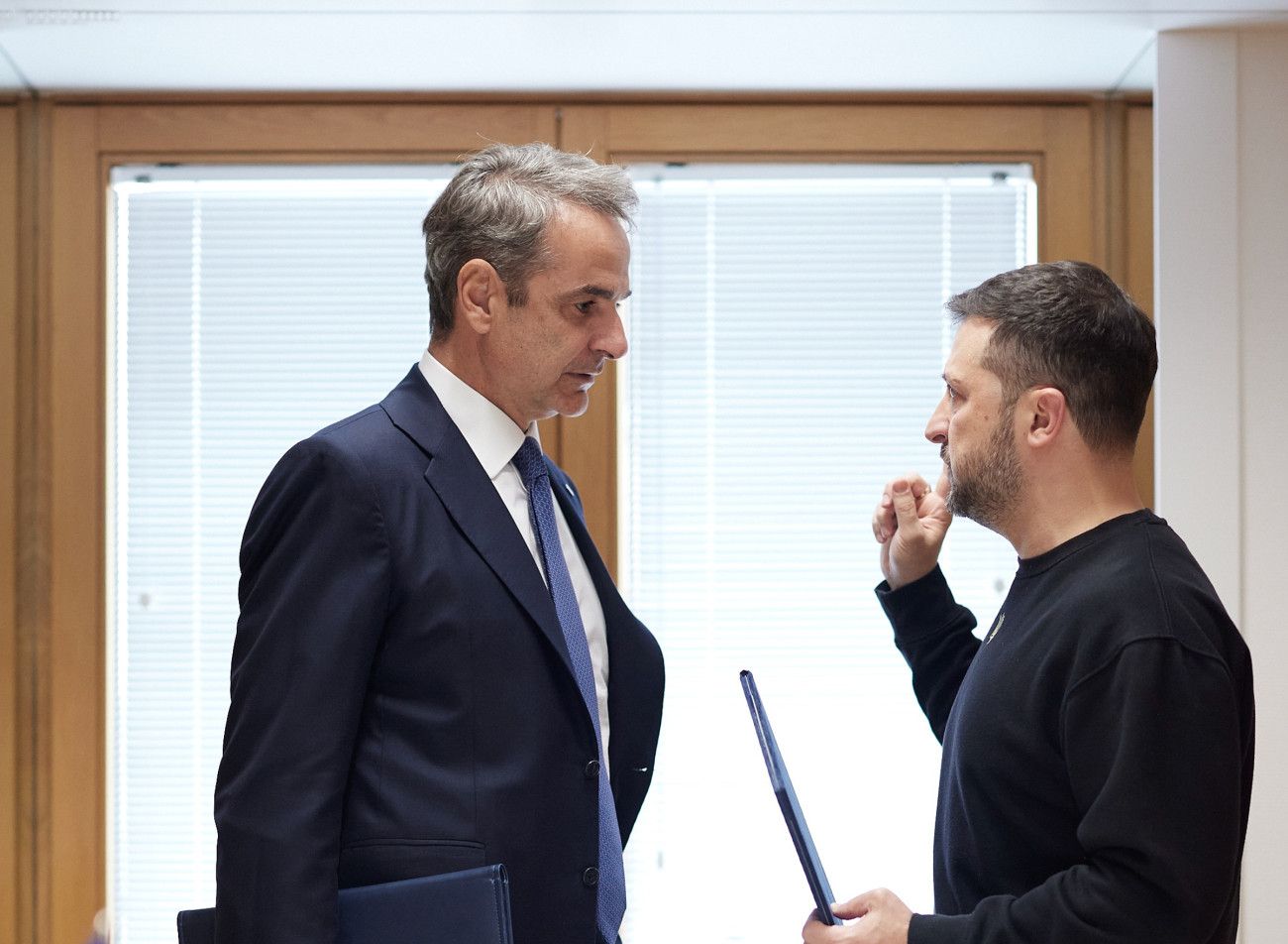 Σύνοδοι Ουκρανίας και Νοτιοανατολικής Ευρώπης: Ο Μητσοτάκης αποδέχεται την πρόσκληση του Ζελένσκι